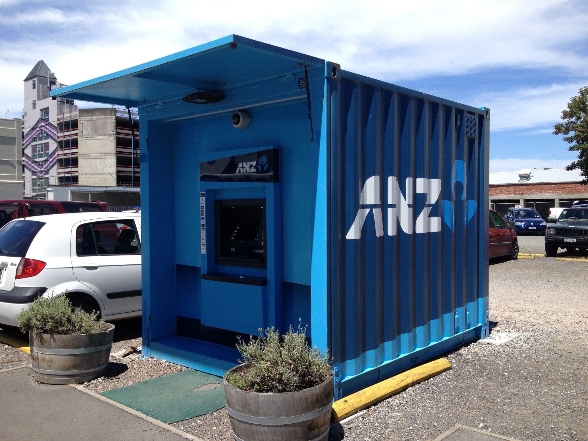 Shipping container cashpoint